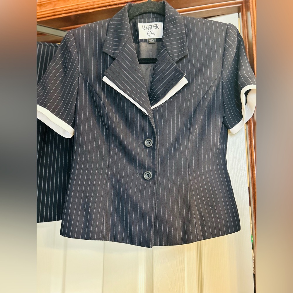 Vintage Kasper A.S.L. Petite 2pc Collard w/ Button Suit